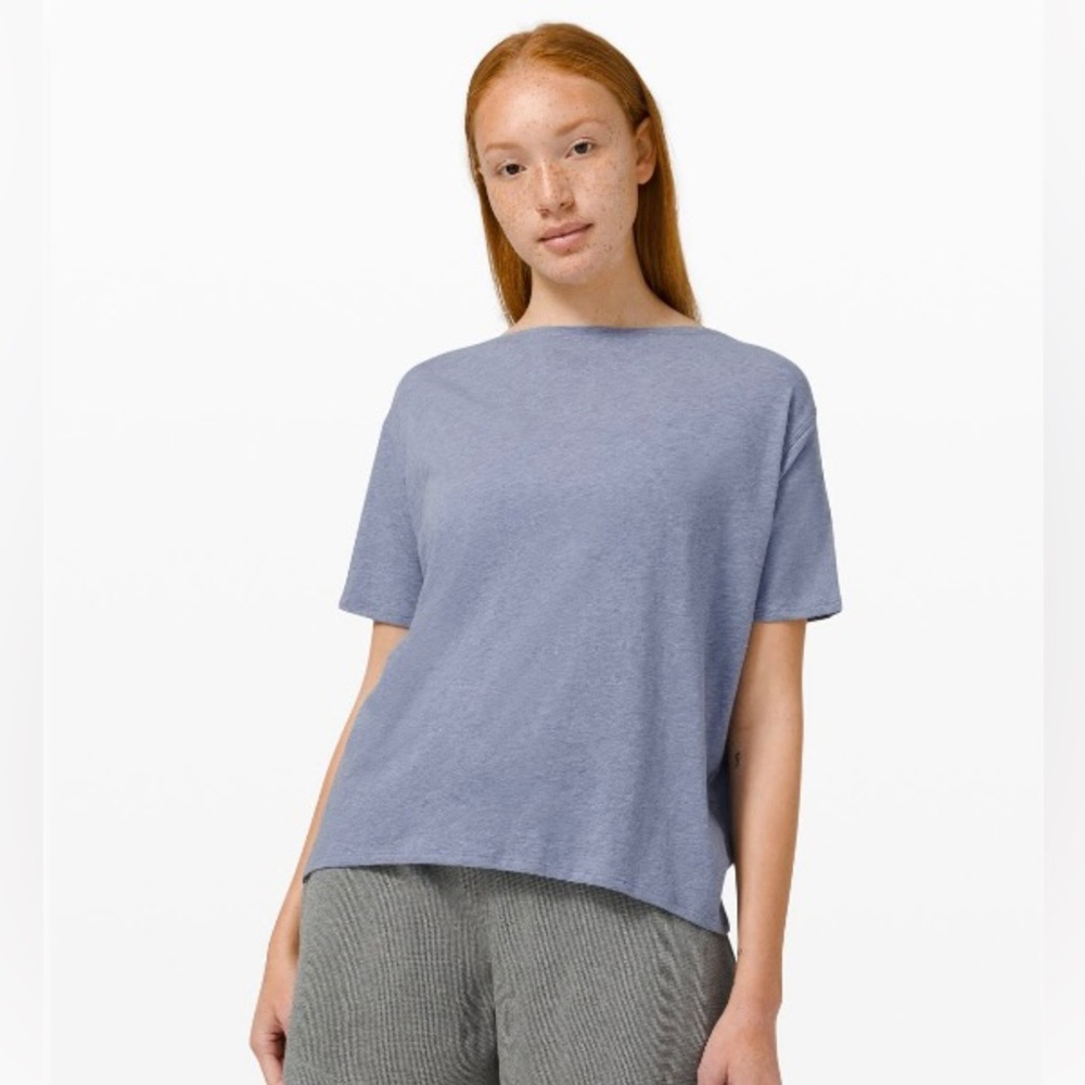 Lululemon back in action Heather water drop size 6.
GUC has some light pilling.